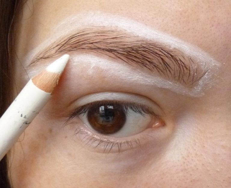 7 хитростей применения белого карандаша, который сделает ваш макияж идеальным