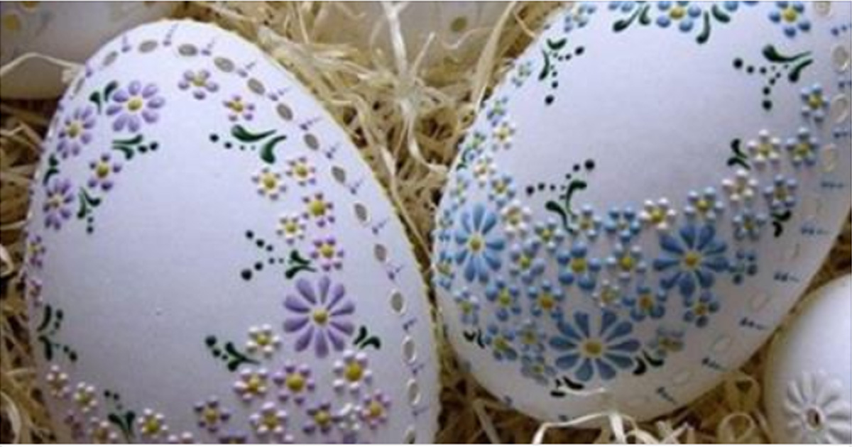 Восковые рисунки на пасхальных яйцах
