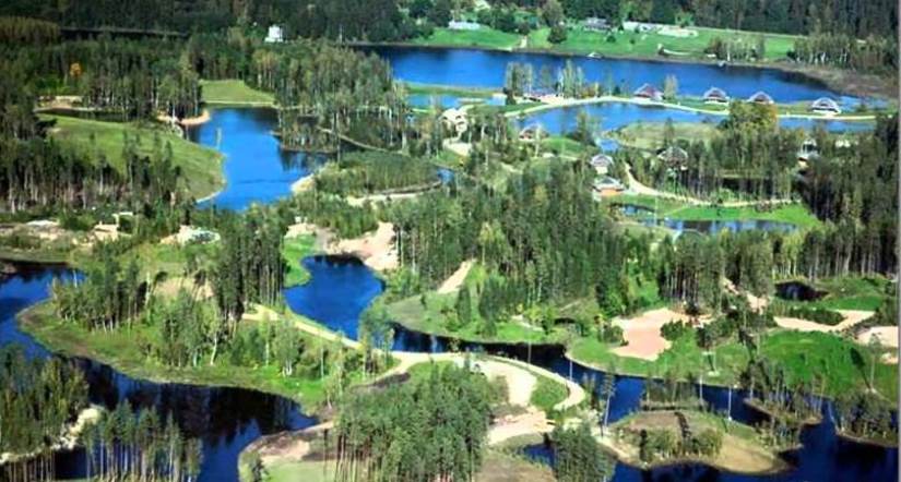 Латвийский миллионер выкупил 3 тыс. га леса и выстроил «Город Солнца». Это нечто!