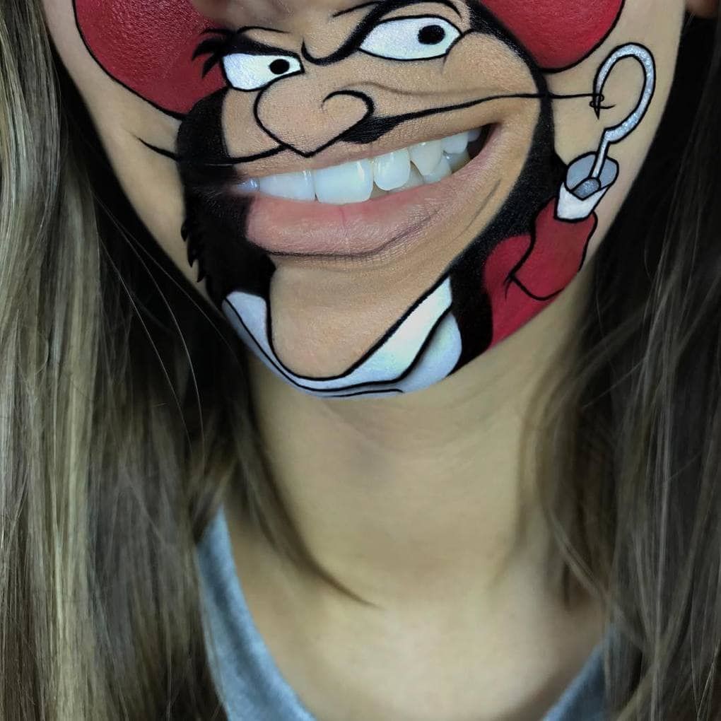 Эта девушка с помощью макияжа превращает свои губы в мультяшных героев