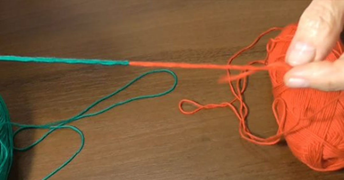 О том, как соединить нитки незаметным узелком