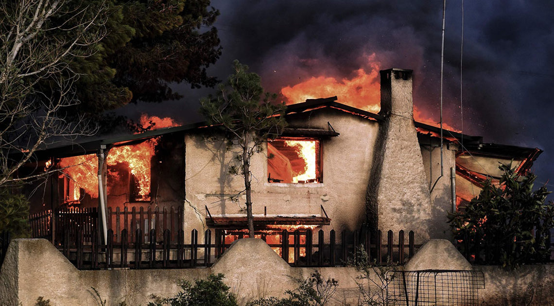 Последствия после пожара в Греции