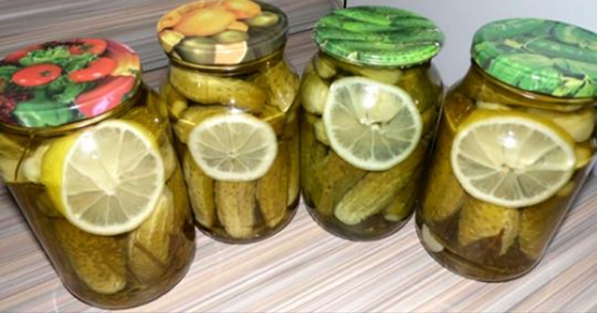Маринованные огурчики с лимоном: съедаешь огурчик а рассолом запиваешь — вкуснятина!