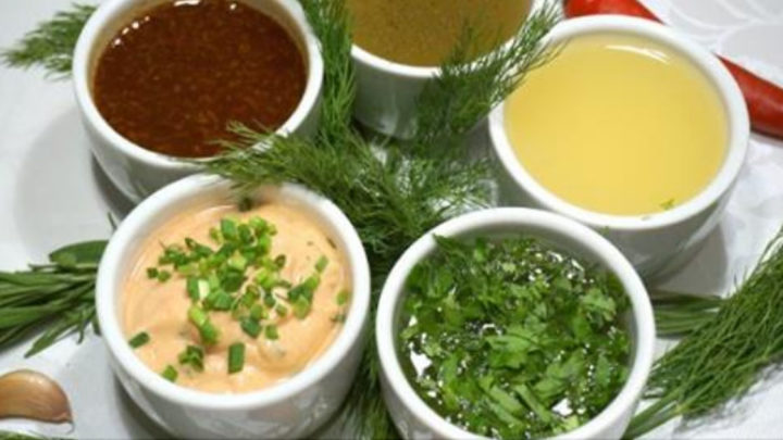 Главное в салате — это… соус. 10 рецептов легких соусов