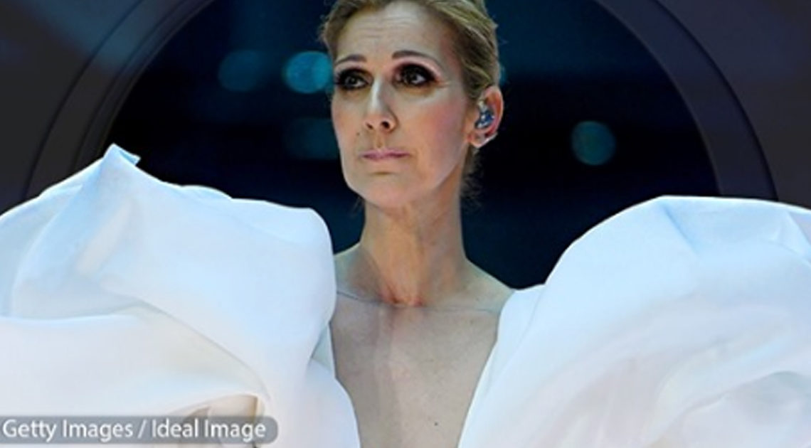 Без малейшего стеснения в ультракоротком платье 51-летняя Селин Дион прошлась по подиуму в Париже