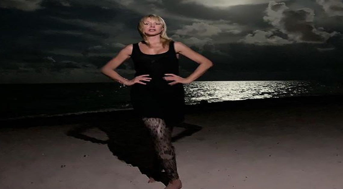Эффектное и откровенное фото Кристины Орбакайте на пляже достойно внимания.