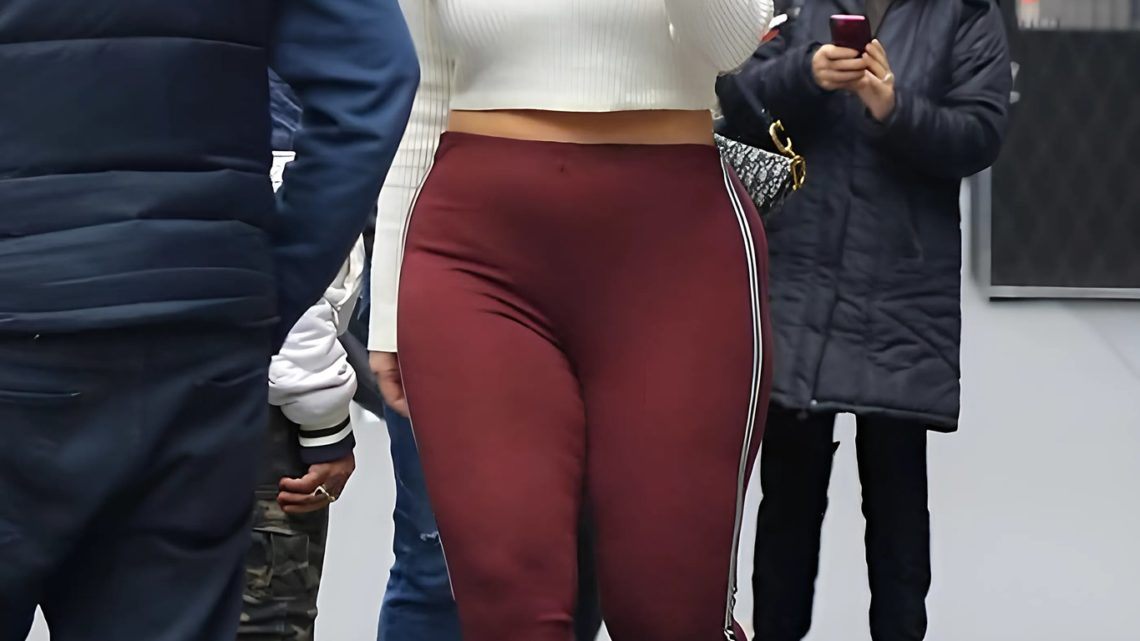 Fanoušci jsou zklamaní z toho, jak Ashley Graham vypadá zezadu. Jo, bez photoshopu je to těžké… zvlášť v plavkách😮