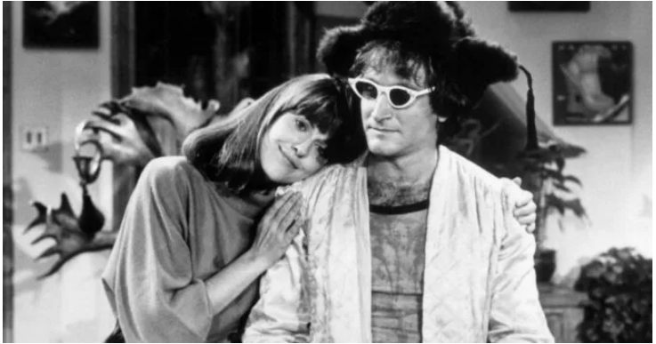 Mork a Mindy: chyby, tajemství a skryté detaily, které vám unikly