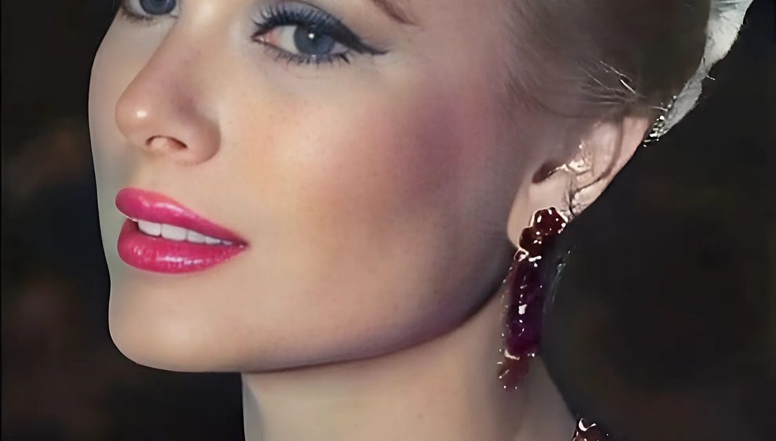 Vnučka vyrostla v přesnou kopii své slavné babičky Grace Kelly. Vnučka vyrostla v přesnou kopii své slavné babičky Grace Kelly.