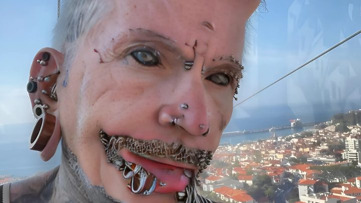 Více než 500 piercingů a velké množství tetování. Podívejte se na něj!