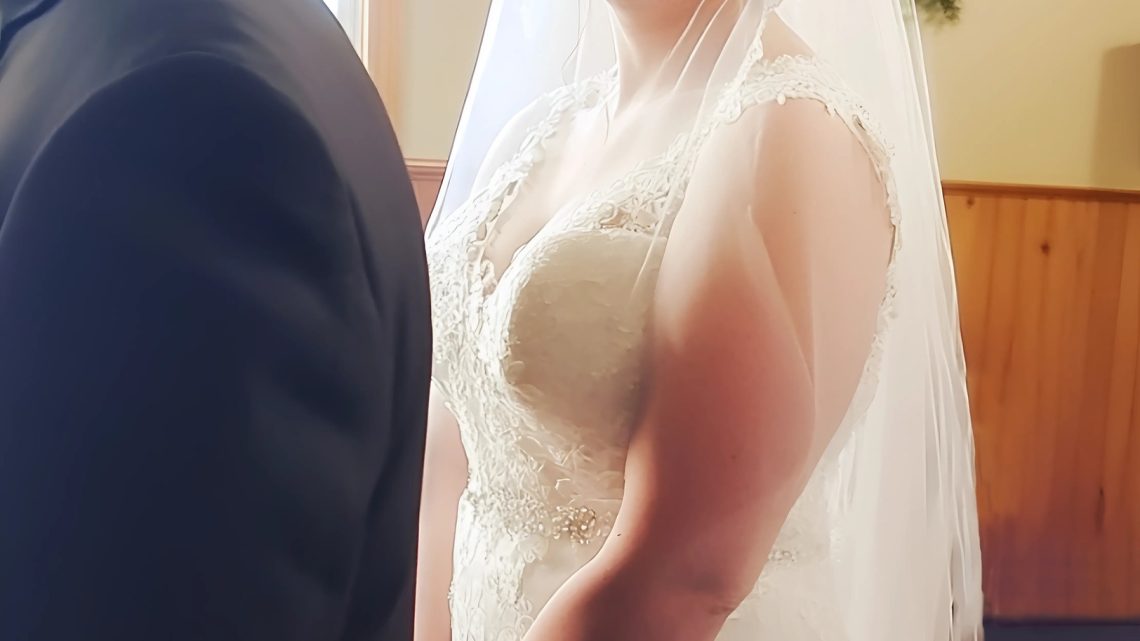 Pět let poté, co moje žena zemřela, jsem vzal svou dceru na svatbu svého nejlepšího přítele – a když jsem uviděl nevěstu, moje dcera se zeptala: „Tati, proč pláčeš?“ Pět let poté, co moje žena zemřela, jsem vzal svou dceru na svatbu svého nejlepšího přítele – a když jsem uviděl nevěstu, moje dcera se zeptala: „Tati, proč pláčeš?“
