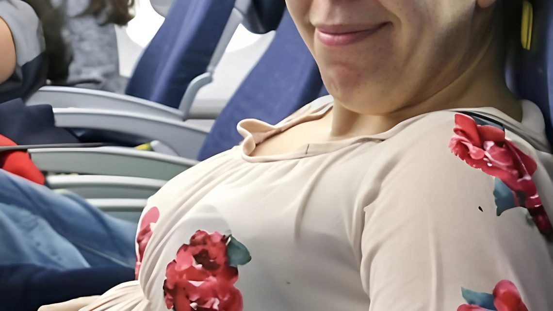Těhotná žena je nucena během letu klečet – šokující důvod proč.