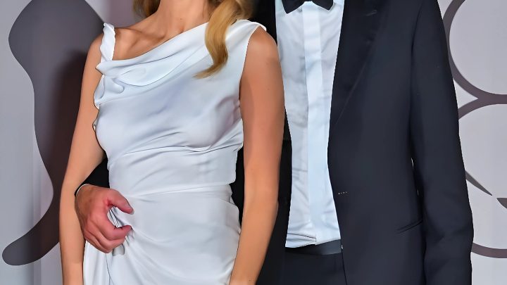 The appearance of the famous actor together with his striking son caused a lively reaction from the audience.