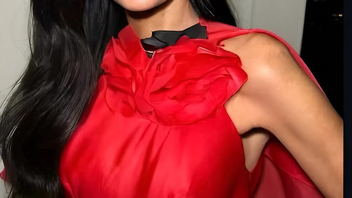Dlouhé vlasy a krátké šaty. Tajemství mládí 62leté Demi Moore zůstává záhadou.