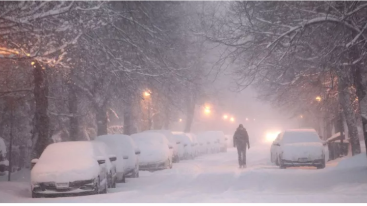 Člověk, kterého jsem zachránil během bouře před 20 lety, včera zaklepal na moje dveře.