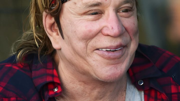 V 80. letech většina časopisů psala o tom, že mu velmi závidí jeho atraktivní vzhled, protože přitahuje ženy. Nyní si sám zkazil obličej.