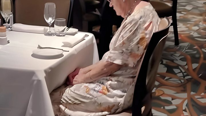 Moje rodina nechala babičku samotnou v restauraci, aby se vyhnula placení účtu — škoda, že si vybrali špatnou vnučku.