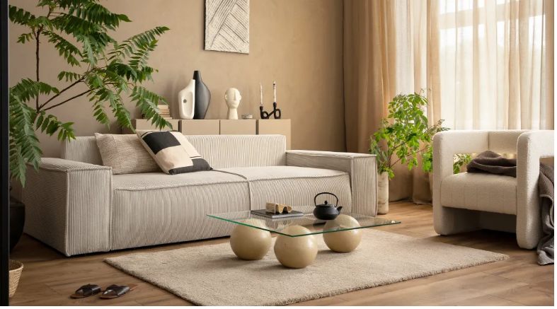 Moje nevlastní matka mi prodala dům své matky — po letech požadovala, abych jej vrátil se vším obsahem.