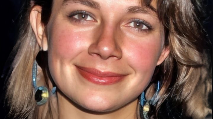„Justine Batemanová hájí své rozhodnutí stárnout přirozeně navzdory tlaku: ‚Myslím si, že vypadám skvěle.'“