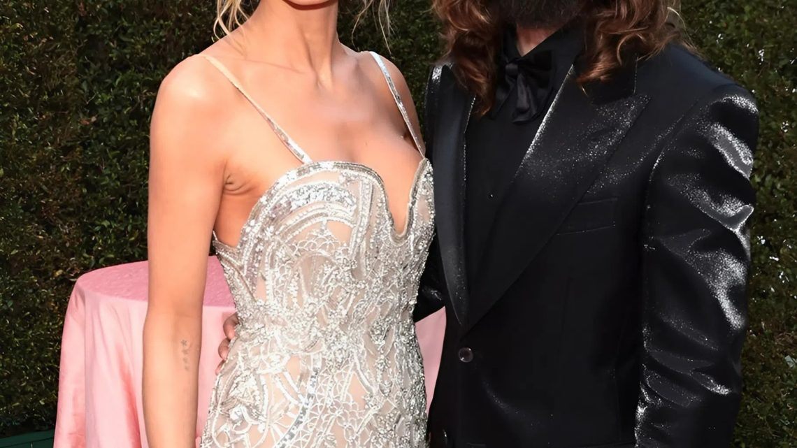 „Je absurdní se v tomto věku chovat jako mladá dívka.“ Heidi Klum čelila nenávisti a kritice kvůli průsvitným šatům. „Je absurdní se v tomto věku chovat jako mladá dívka.“ Heidi Klum čelila nenávisti a kritice kvůli průsvitným šatům.