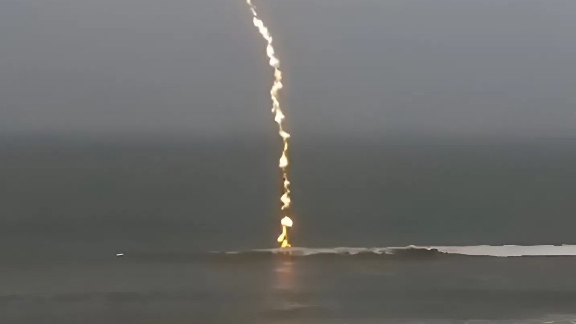 Záběry bouře v oceánu! To musíte vidět!