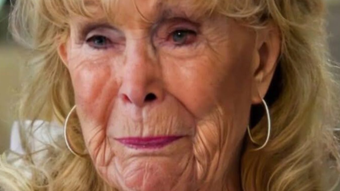 „Niegdyś symbol urody, dziś pomarszczona seniorka”: Czy rozpoznajesz tę słynną aktorkę? „Niegdyś symbol urody, dziś pomarszczona seniorka”: Czy rozpoznajesz tę słynną aktorkę?