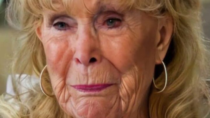 „Niegdyś symbol urody, dziś pomarszczona seniorka”: Czy rozpoznajesz tę słynną aktorkę?