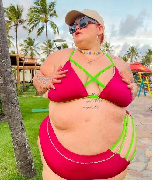 Mannequin grande taille: la réponse ferme à ceux qui accusent ses posts de promouvoir des standards de beauté irréalistes Mannequin grande taille: la réponse ferme à ceux qui accusent ses posts de promouvoir des standards de beauté irréalistes