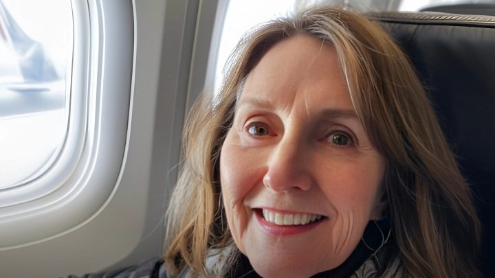 À 55 ans, j’ai reçu un billet pour la Grèce d’un homme rencontré en ligne, mais ce n’est pas moi qui suis partie