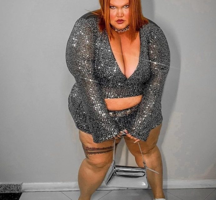 Une mannequin grande taille répond à ceux qui l’accusent de promouvoir des idéaux de beauté « irréalistes » Une mannequin grande taille répond à ceux qui l’accusent de promouvoir des idéaux de beauté « irréalistes »