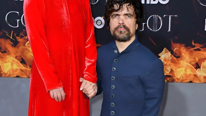 Marié depuis vingt ans à une femme de taille moyenne, Peter Dinklage mène une vie de famille discrète