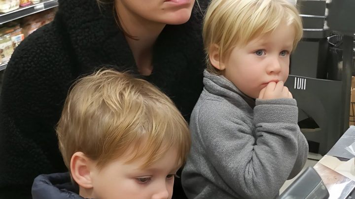 Koupil jsem u pokladny pytel jablek pro matku se dvěma malými dětmi — o tři dny později mě přišel hledat policista do práce.