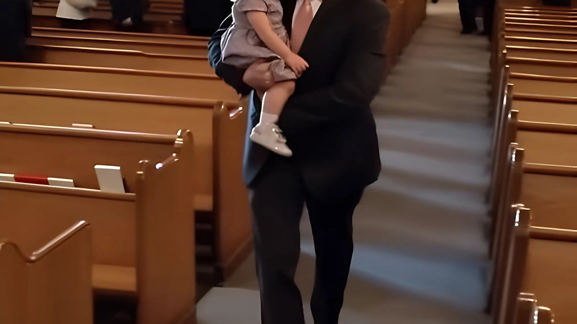 Na naší svatební ceremonii můj snoubenec vešel do kostela s malou holčičkou, která byla jeho přesnou kopií, a řekl: „Musím ti říct pravdu.“