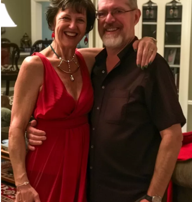 J’ai servi un couple huppé en vol, et le lendemain ma mère m’a présenté son jeune fiancé… c’était le même homme