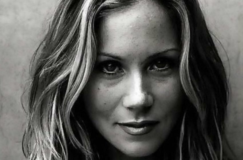 Hádejte, kdo to je? Tato legendární hvězda, které je nyní 53 let, nadále inspiruje svou silou a vytrvalostí!