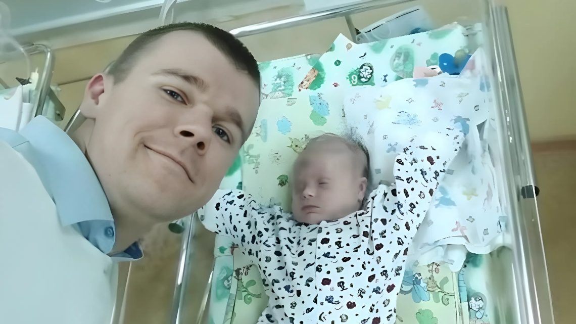 Osamělý otec vychovává dítě s Downovým syndromem po odchodu manželky