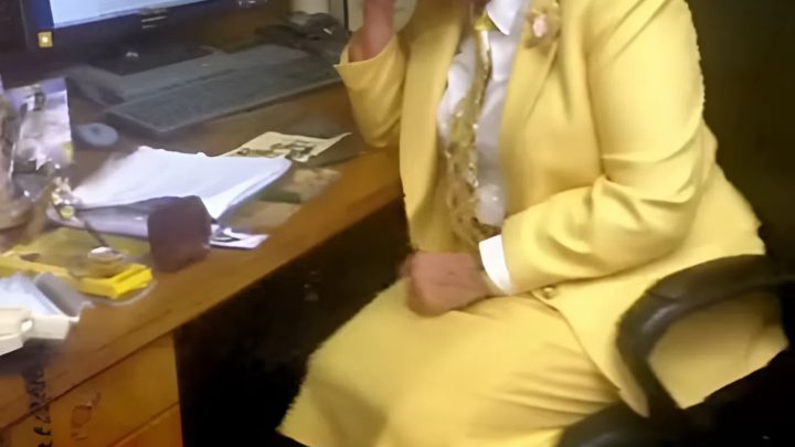 Moji kolegové říkali, že jsem příliš stará na to, abych byla realitní makléřkou, dokud jsem neprodala „dům s duchy“, na který se nikdo neodvážil sáhnout.