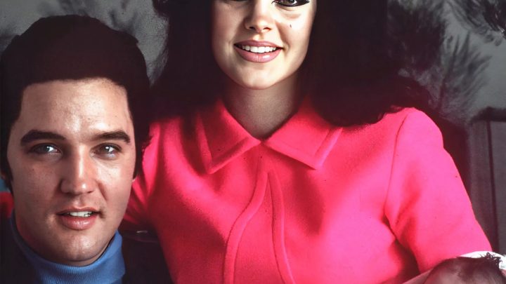 „Blondýnka – kopie dědečka Elvise“. 80letá vdova po Presleym představila 17leté vnučky krále rock’n’rollu.