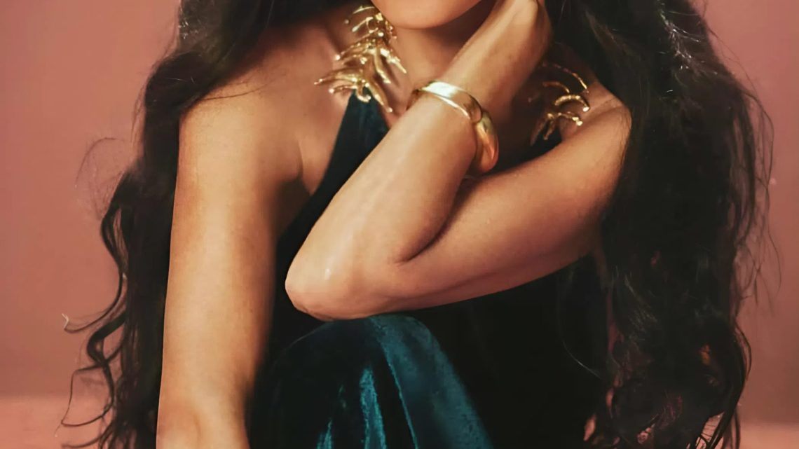 „V tuto chvíli raději budu krásnou ženou svého věku, než se zoufale snažit vypadat na 30,“ říká s úsměvem 62letá Demi Moore.