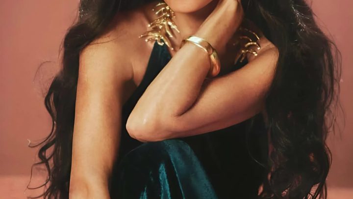 „V tuto chvíli raději budu krásnou ženou svého věku, než se zoufale snažit vypadat na 30,“ říká s úsměvem 62letá Demi Moore.