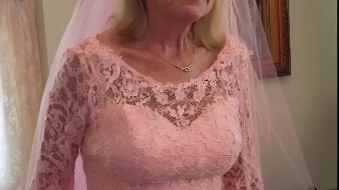 Moje snacha se zasmála, když uviděla růžové svatební šaty, které jsem si ušila. Ani ve snu mě nenapadlo, že se mě můj syn zastane.