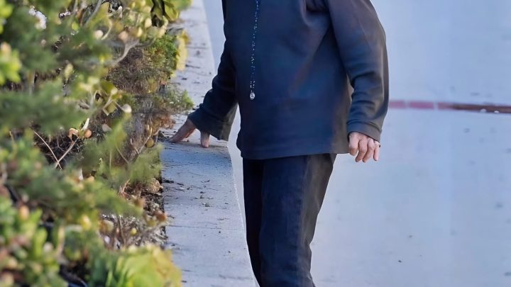 Legenda 70. let na procházce. Poznáte ji?