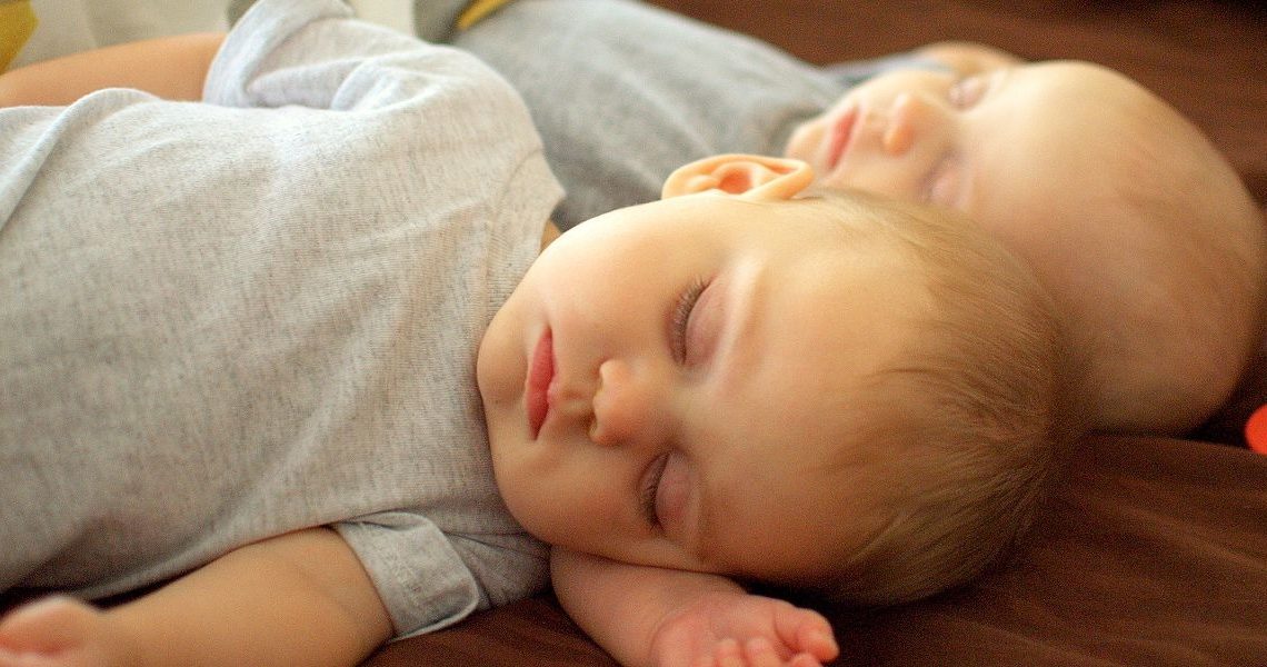 „Omlouvám se, mami, nedokázal jsem je tam nechat,“ řekl můj šestnáctiletý syn, když domů přišel s novorozenými dvojčaty v náručí