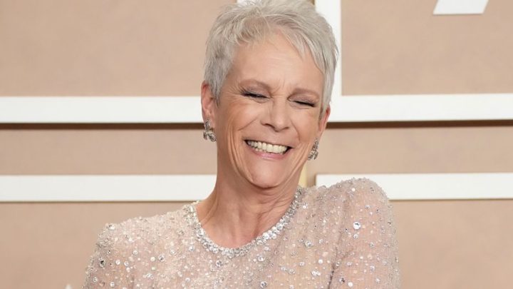 „Opravdu inspiruje“: 65letá Jamie Lee Curtis předvedla svou štíhlou postavu v černých krátkých kalhotách!