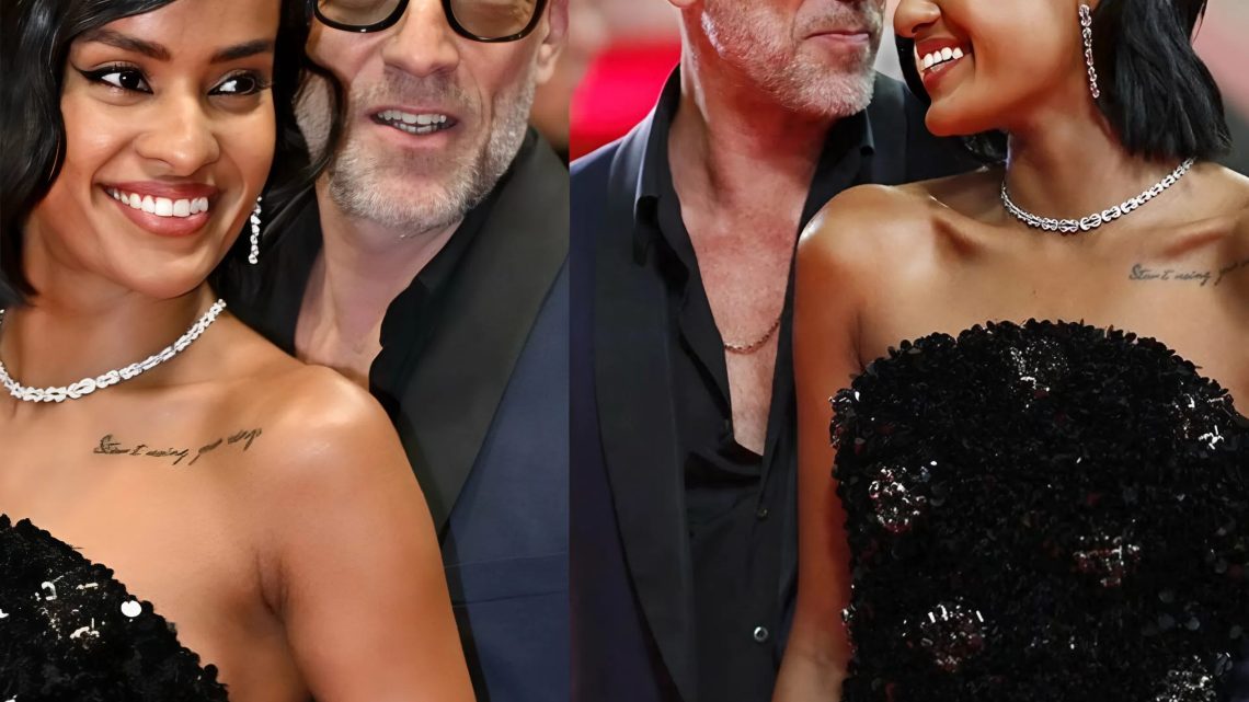 21-letá dcera Vincenta Cassela zveřejnila vzácnou fotografii se svou 29-letou nevlastní matkou.