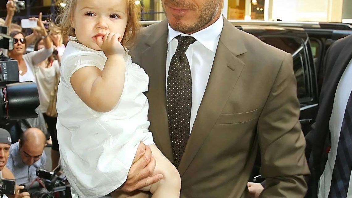 Zatímco Beckhamovi se hádali se synem a snachou, jejich nejmladší 14letá dcera se z hubené holčičky proměnila ve štíhlou dívku.