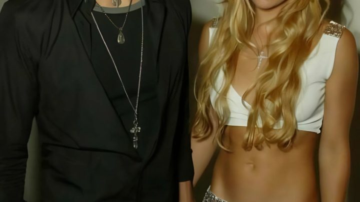 Zatímco se na internetu šířily drby o Iglesiasových nevěrách, Kourniková porodila svému manželovi čtvrté dítě.