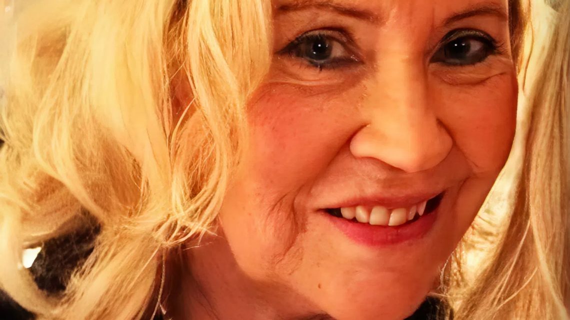 Skutečná módní ikona 70. let – dnes ji však málokdo pozná. Je jí 74 let!