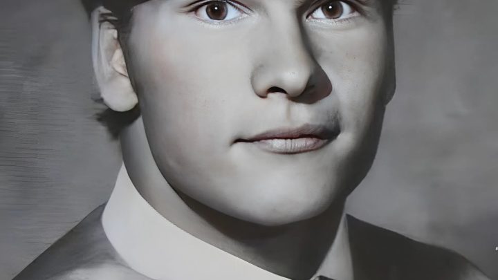 Zkuste uhádnout, kdo je na této fotografii? Před vámi je fotografie ze školního alba člověka, který se v budoucnu stane skutečnou hollywoodskou legendou. Snímek byl pořízen na konci 60. let, když ještě studoval na střední škole.