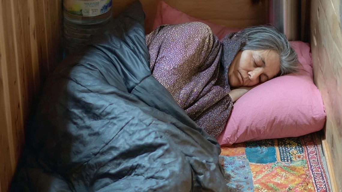 Moje švagrová donutila moji maminku spát na rohožce v chodbě během rodinného výletu.